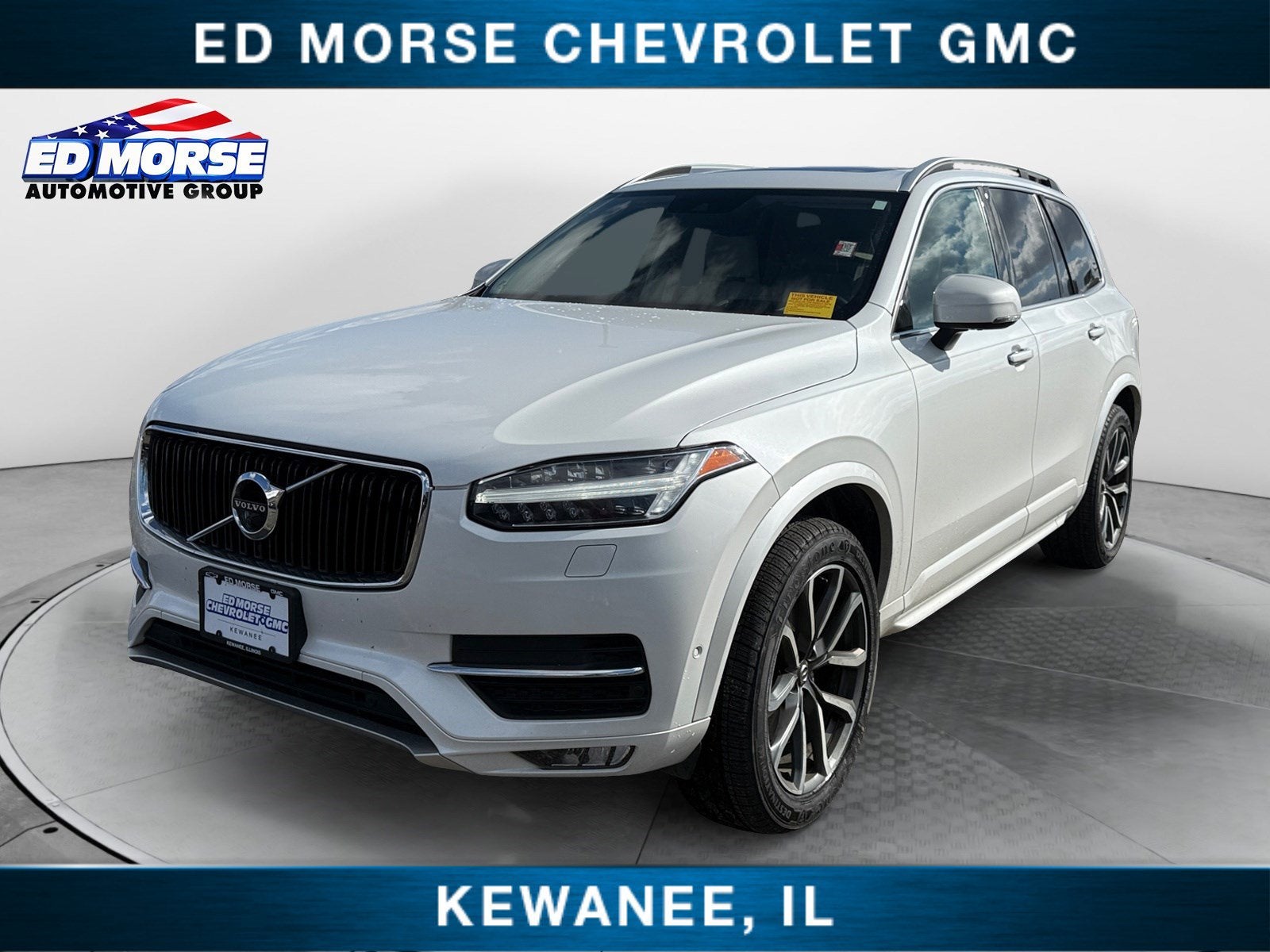 2018 Volvo XC90 T5 Momentum in White — front three-quarter view